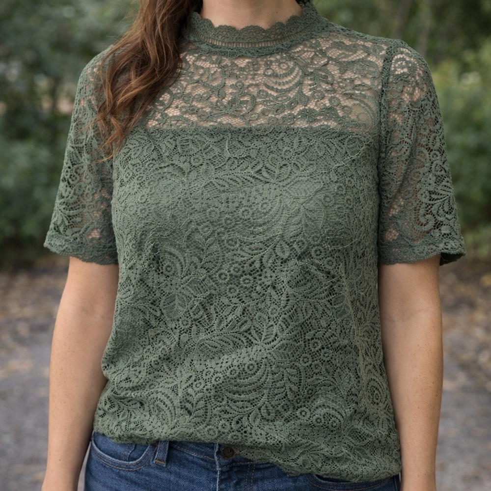 Women's M Green Lace Mock Neck Short Sleeve‎ Blouse